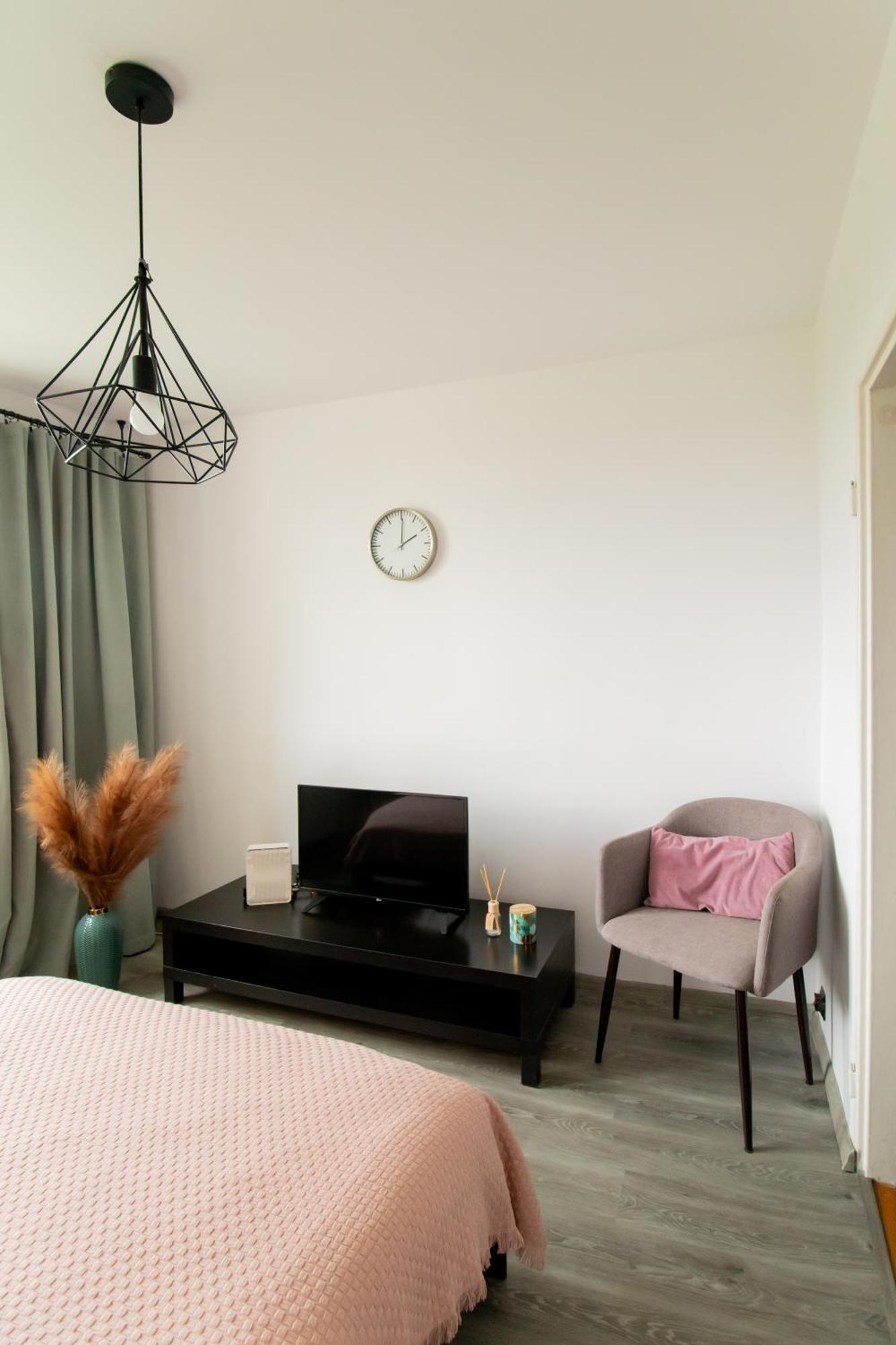 Piotrapartments - Daleka Cozy Train&Airport Apartment Warsaw Exterior photo
